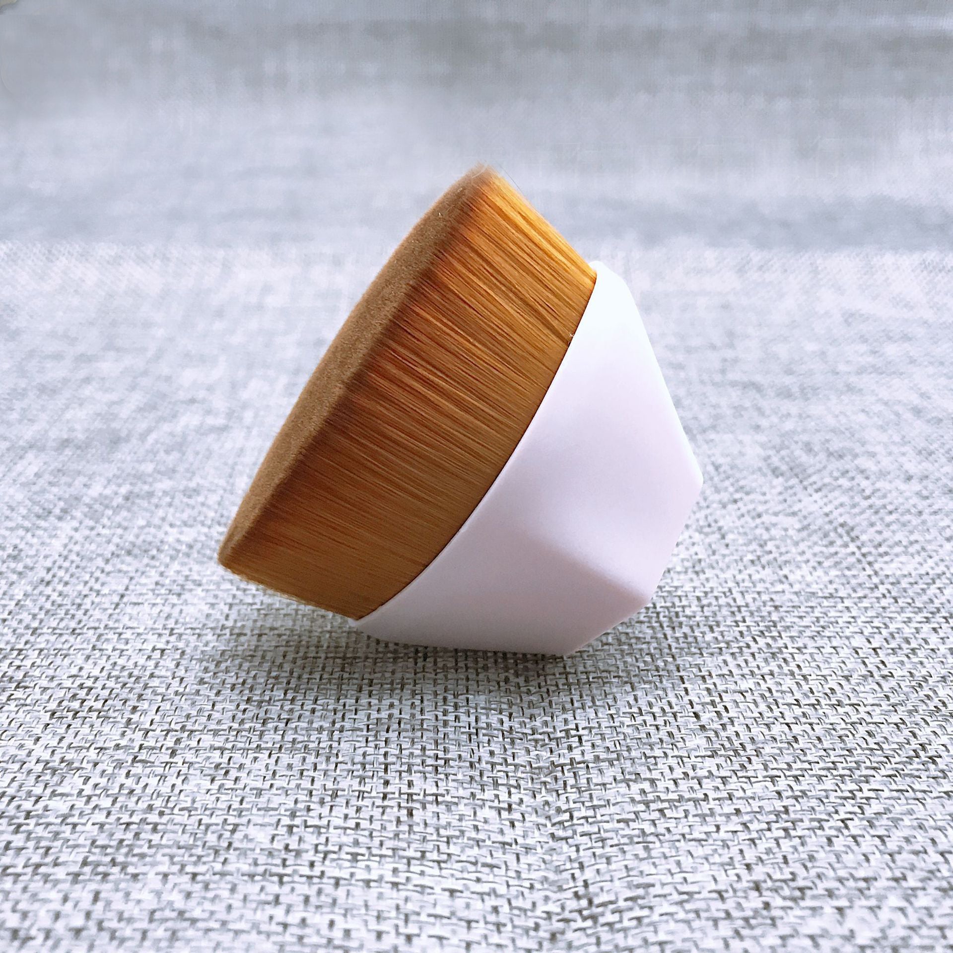 No. 55 Flawless Finish High Density Seamless Makeup Brush