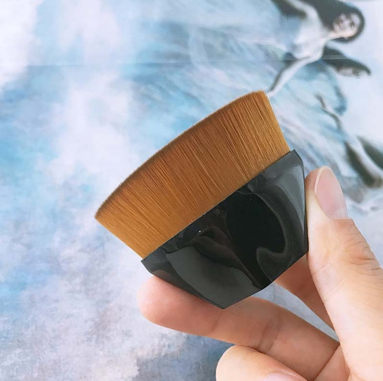 No. 55 Flawless Finish High Density Seamless Makeup Brush
